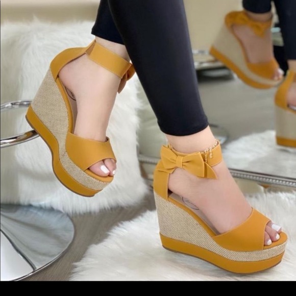 Size 8 - Picture 3 of 3